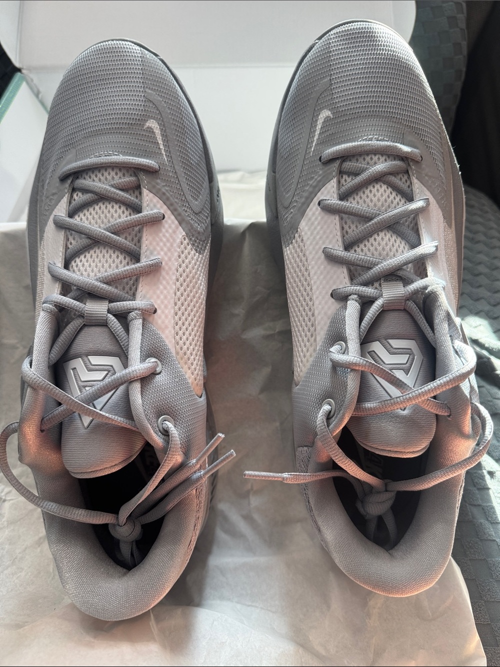 Nike Men’s Light Gray Mesh Athletic Sneakers